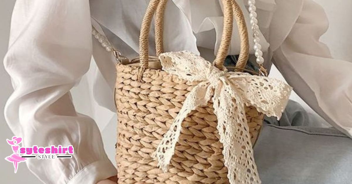 Hijabers bawa tas etnik lokal rotan